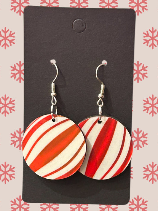 Red ornament round earrings
