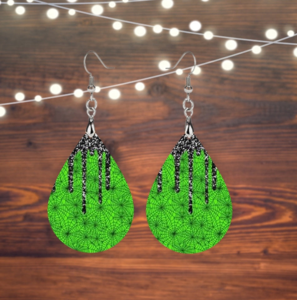 Green spiderwebs teardrop earrings