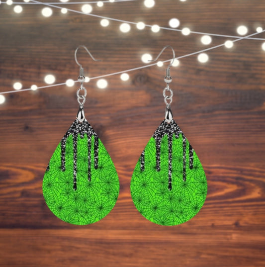 Green spiderwebs teardrop earrings