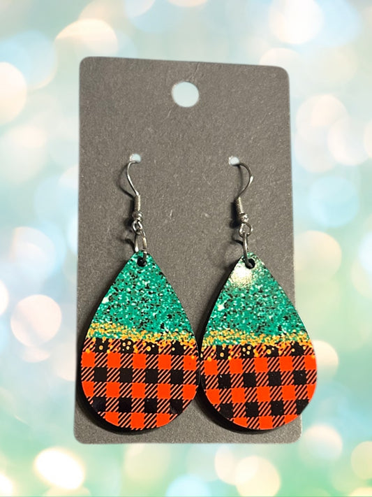 Red and green Christmas tear drop earrings