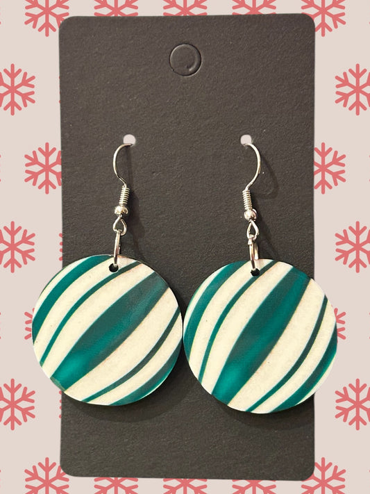 Green ornament round earrings